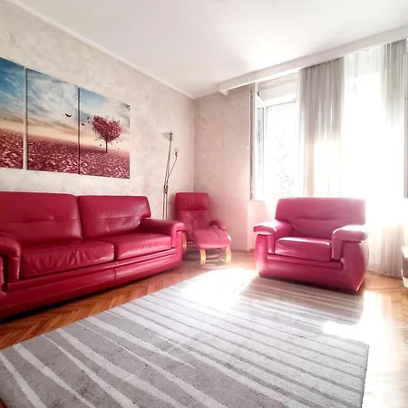 Central Happy Four Apartment *